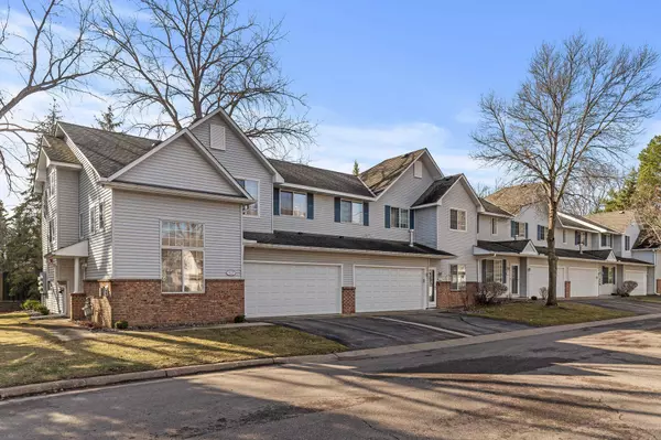 14281 Raymond LN, Eden Prairie, MN 55347