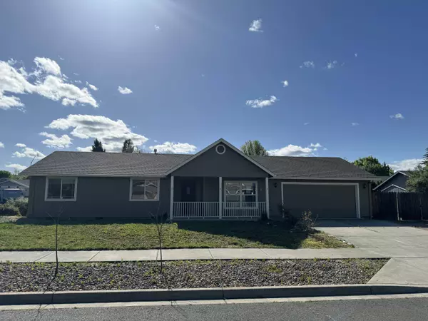 1352 Clearwater Dr, Medford, OR 97501