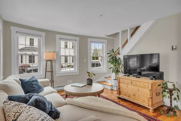 6 Temple Pl #6, Andover, MA 01810