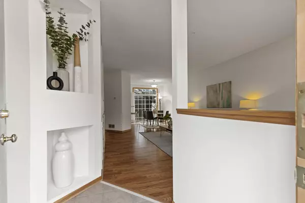 14281 Raymond LN, Eden Prairie, MN 55347