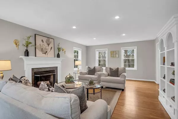 10 Jenkins Rd, Andover, MA 01810