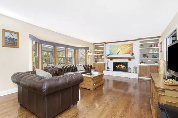 506 Dilorenzo DR, Naperville, IL 60565