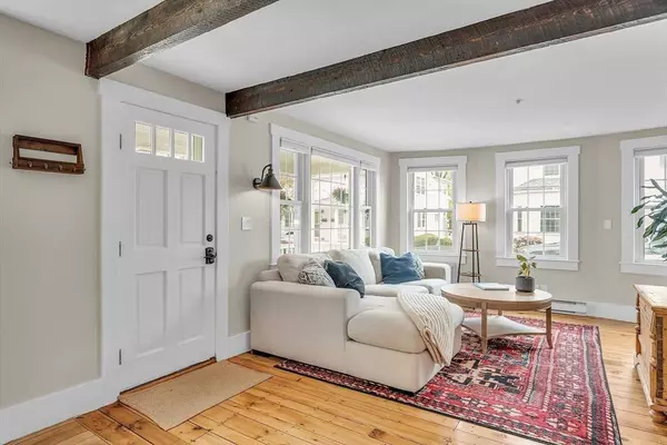 6 Temple Pl #6, Andover, MA 01810