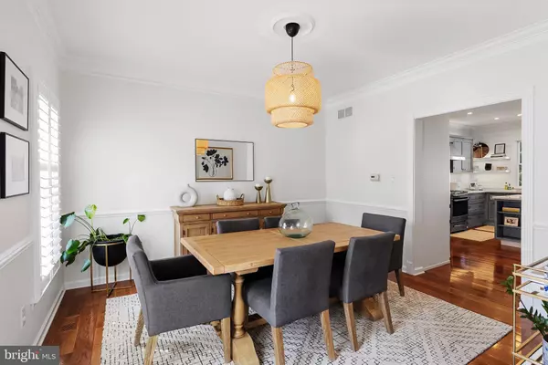 9 SWEDES LN, Moorestown, NJ 08057