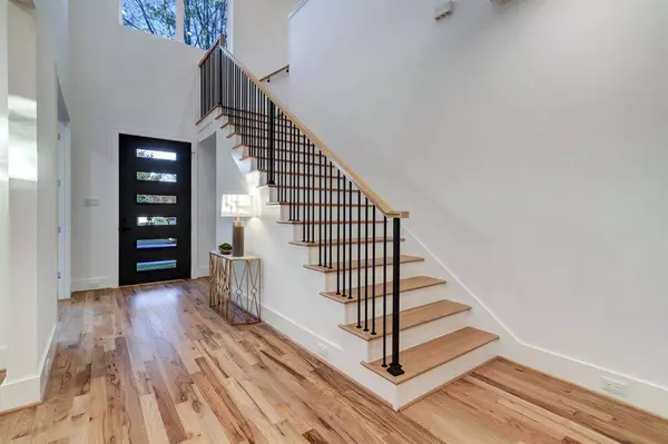 4627 Verone ST, Bellaire, TX 77401