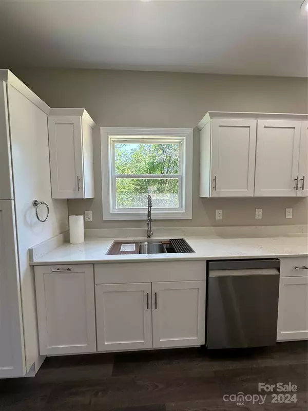 6055 Little Mountain RD, Sherrills Ford, NC 28673