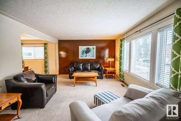 9915 86 AV NW, Edmonton, AB T6E 2L8