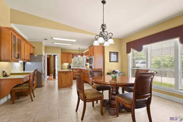 17513 BEACHWOOD AVE, Baton Rouge, LA 70817