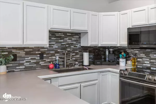 5820 Sapphire LOOP #42A, Anchorage, AK 99504