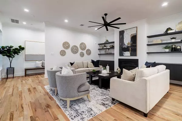 4627 Verone ST, Bellaire, TX 77401