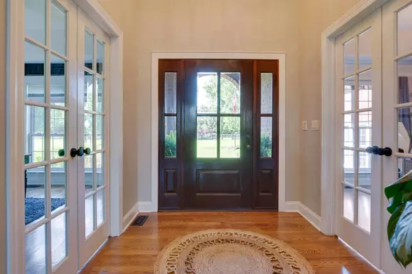 1926 Irby Ln, Murfreesboro, TN 37127