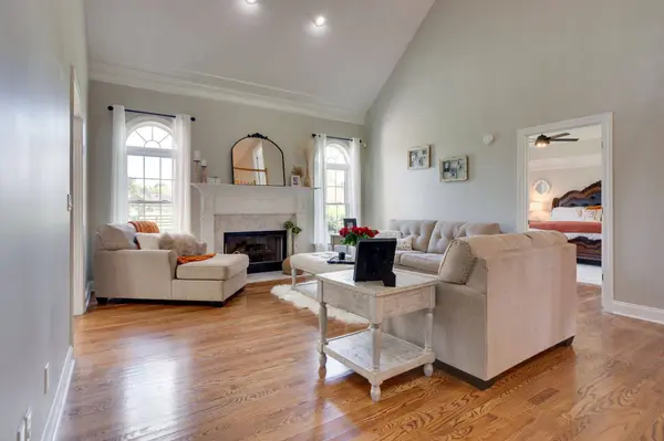 1926 Irby Ln, Murfreesboro, TN 37127