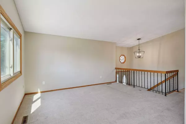 4314 Clemson CIR #A, Eagan, MN 55122