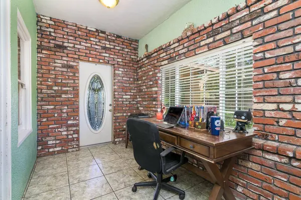 1330 E El Monte Way, Dinuba, CA 93618