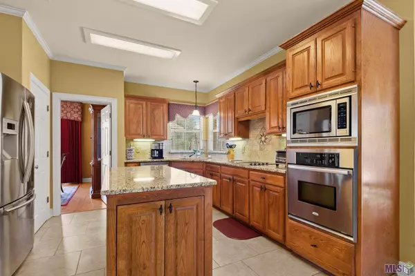 17513 BEACHWOOD AVE, Baton Rouge, LA 70817