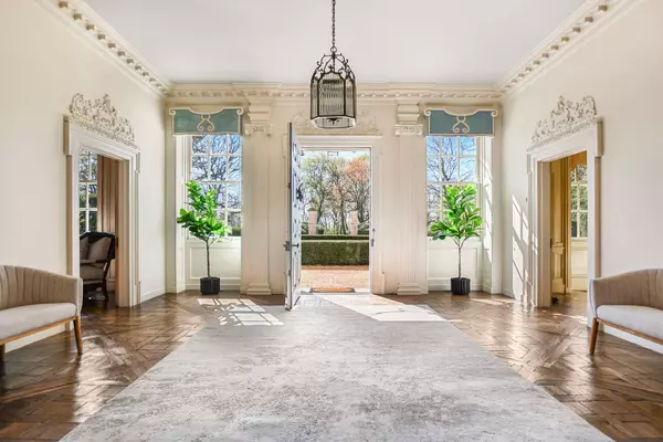 255 N Green Bay RD, Lake Forest, IL 60045