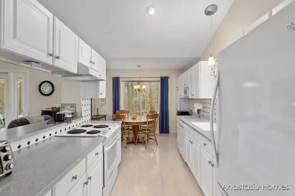 4294 Summerlane NE Avenue, Grand Rapids, MI 49525