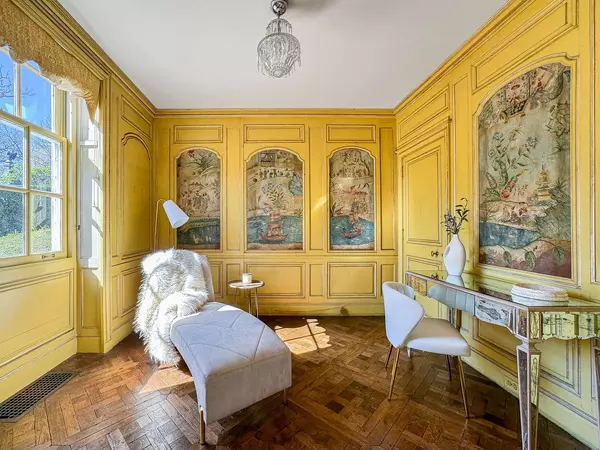 255 N Green Bay RD, Lake Forest, IL 60045