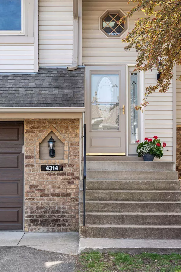 4314 Clemson CIR #A, Eagan, MN 55122