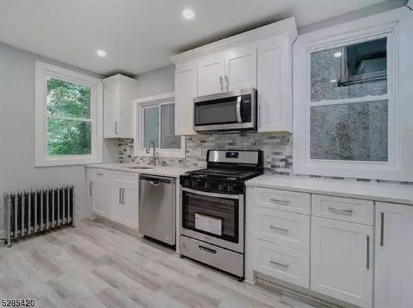 146 Bentley Ave, Jersey City, NJ 07304