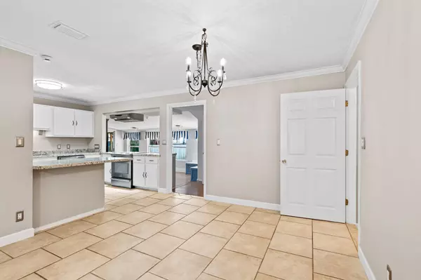 106 NW Thames Place, Fort Walton Beach, FL 32548