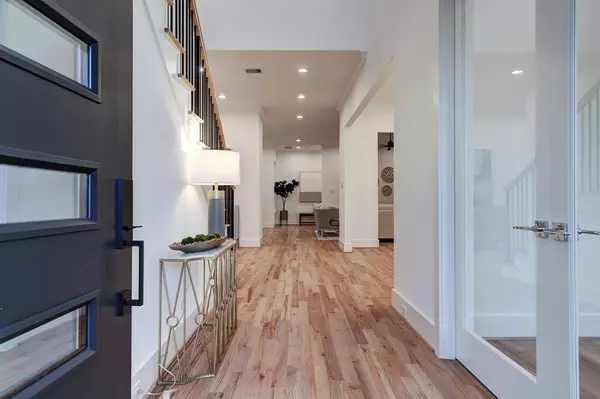 4627 Verone ST, Bellaire, TX 77401