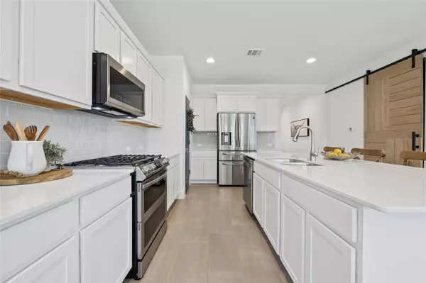 1932 Muhly Bush BND, Leander, TX 78641