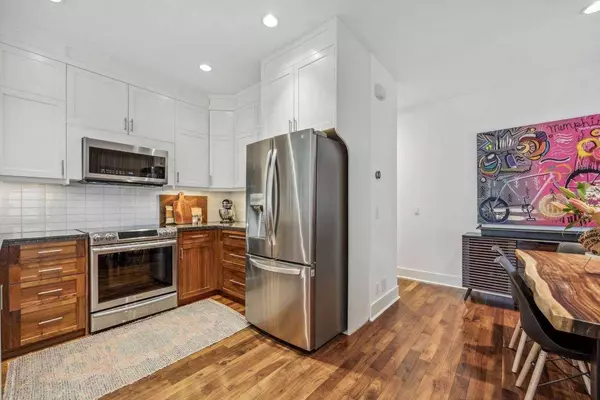 2416 29 ST SW #1, Calgary, AB T3E 2K4