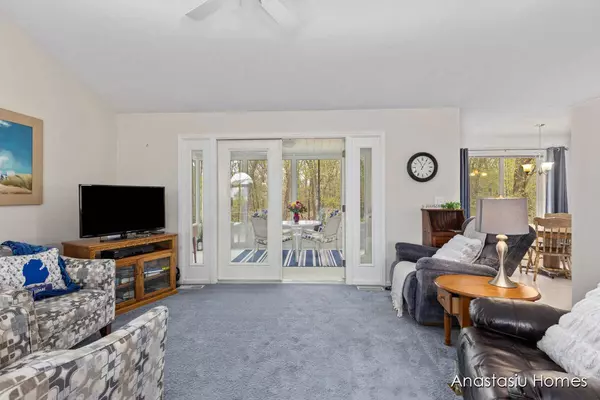 4294 Summerlane NE Avenue, Grand Rapids, MI 49525