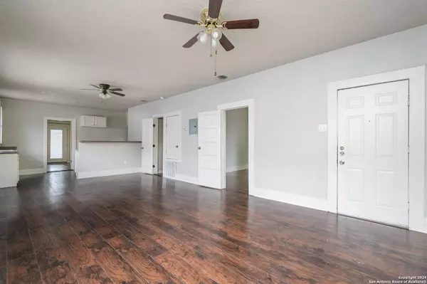 1243 BAILEY, San Antonio, TX 78210