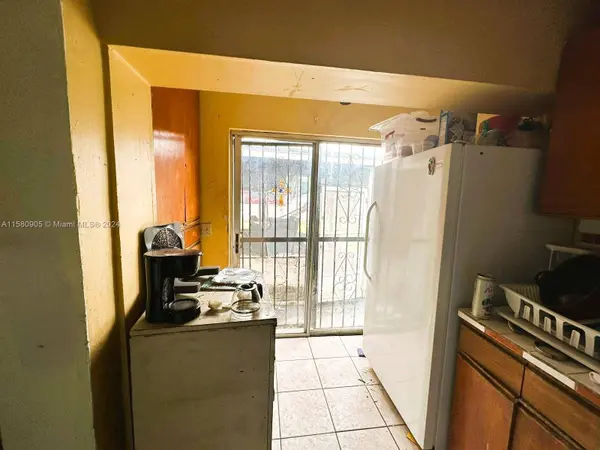 3205 NW 69th St, Miami, FL 33147