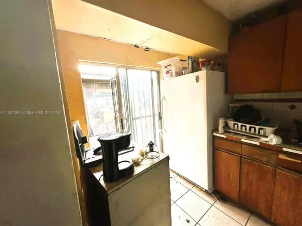 3205 NW 69th St, Miami, FL 33147