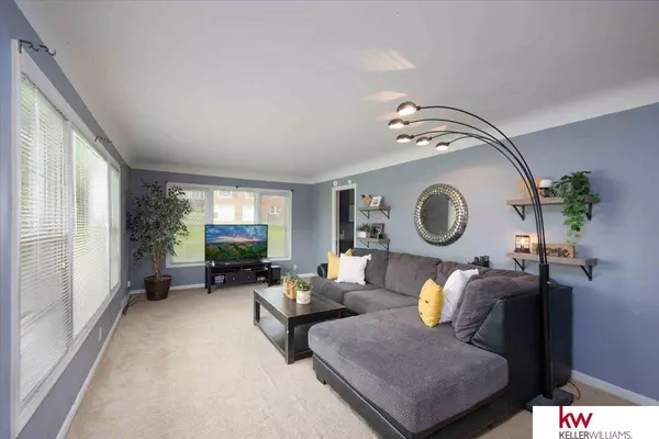 7859 Maple Street, Omaha, NE 68134