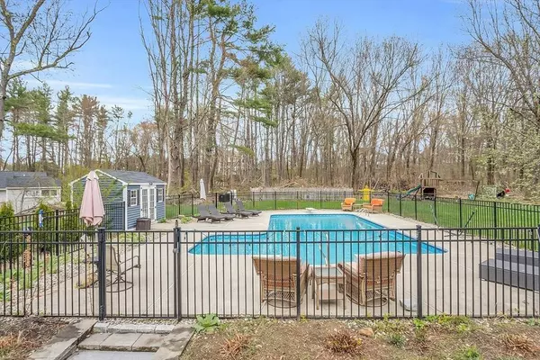 10 Jenkins Rd, Andover, MA 01810