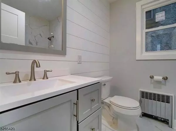 146 Bentley Ave, Jersey City, NJ 07304