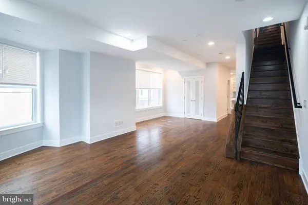 1241 S 24th St #B, Philadelphia, PA 19146-4127