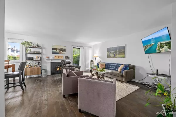 1639 Leytonstone DR, Wheaton, IL 60189