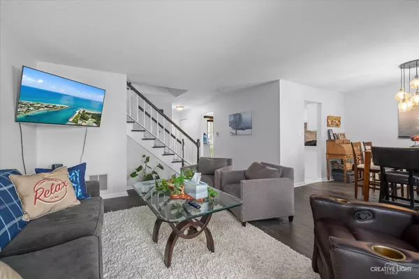 1639 Leytonstone DR, Wheaton, IL 60189