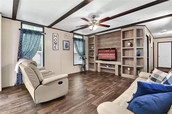 10350 Daw Collins RD, Cleveland, TX 77328