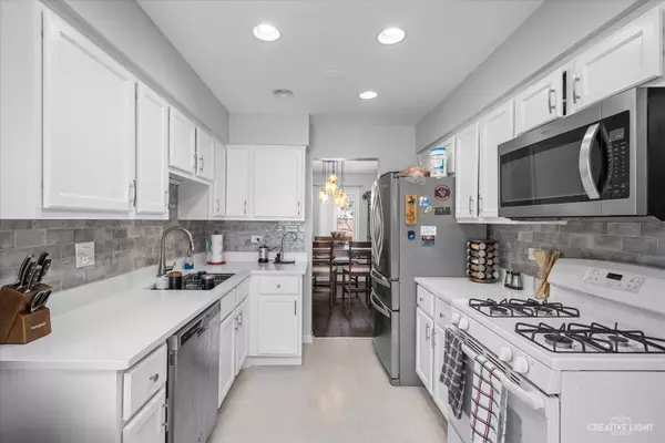 1639 Leytonstone DR, Wheaton, IL 60189