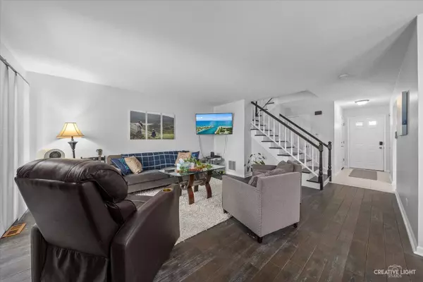 1639 Leytonstone DR, Wheaton, IL 60189