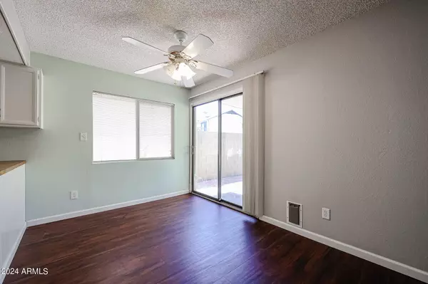 2414 W KIOWA Circle, Mesa, AZ 85202