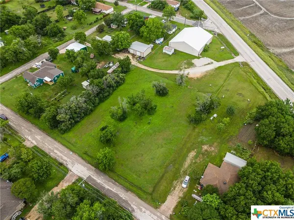 709 E Spruce ST, West, TX 76691