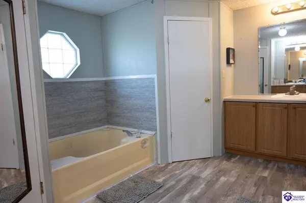 84 Thompson Hill Spur Road, Hodgenville, KY 42748