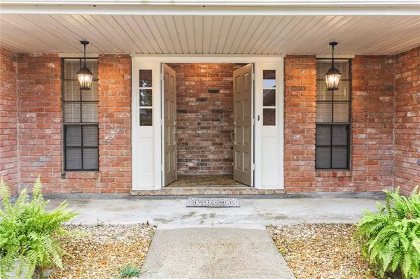 44 E LEVERT DR, Luling, LA 70070