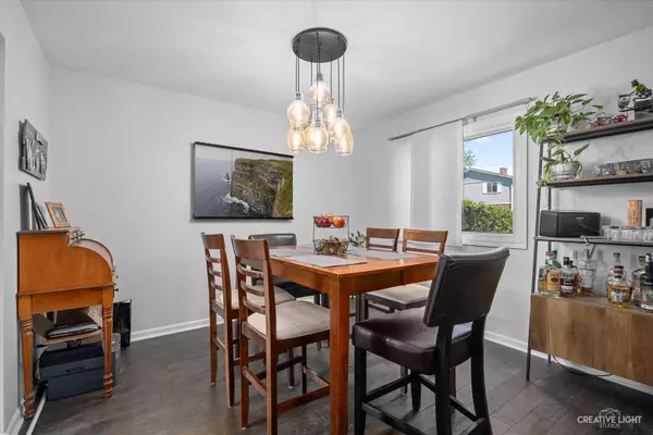 1639 Leytonstone DR, Wheaton, IL 60189