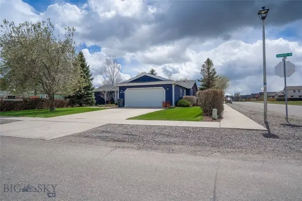 818 Oakwood DR, Belgrade, MT 59714
