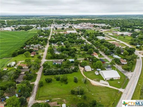 709 E Spruce ST, West, TX 76691