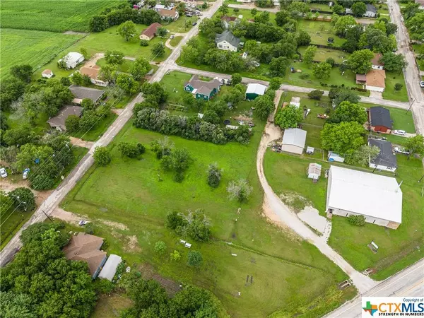 709 E Spruce ST, West, TX 76691