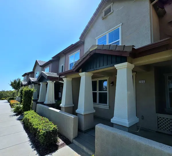 206 Blossom Rock LN #30, Folsom, CA 95630